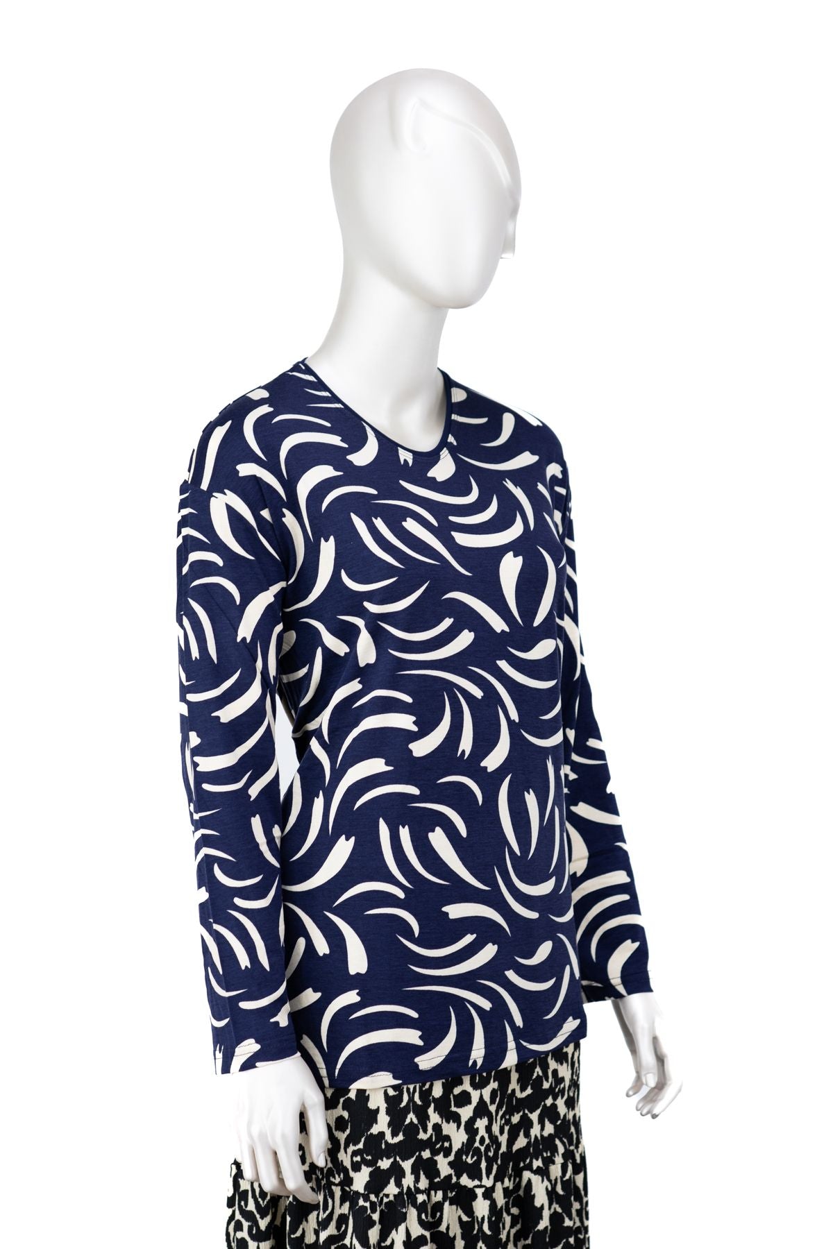 Kadın Turlu Viskon Penye Kumaş Anne Bluz Yasemen Desenli Uzun Kollu Tam Kalıp Likralı